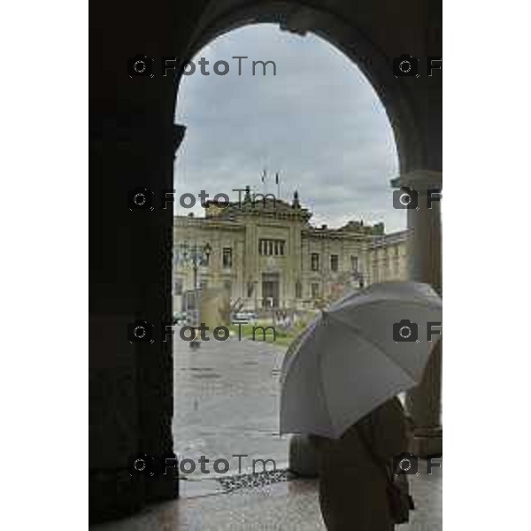 Tiziano Manzoni/LaPresse 19-11- 2024 Bergamo, Italia Cronaca Natale 2024 ruota panoramica, sentierone porta nuova luminarie piazza presepe