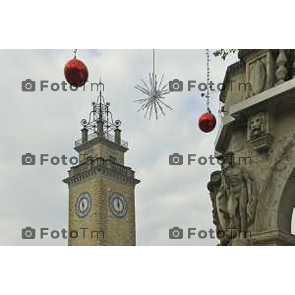 Tiziano Manzoni/LaPresse 19-11- 2024 Bergamo, Italia Cronaca Natale 2024 ruota panoramica, sentierone porta nuova luminarie piazza presepe