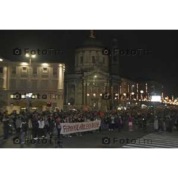 Tiziano Manzoni/LaPresse 25-11- 2024 Bergamo, Italia Cronaca Bergamo giornata contro il la violenza sulle donne sfilata 2024.