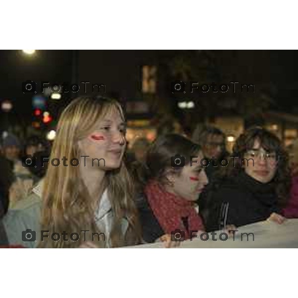 Tiziano Manzoni/LaPresse 25-11- 2024 Bergamo, Italia Cronaca Bergamo giornata contro il la violenza sulle donne sfilata 2024.