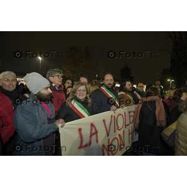 Tiziano Manzoni/LaPresse 25-11- 2024 Bergamo, Italia Cronaca Bergamo giornata contro il la violenza sulle donne sfilata 2024.