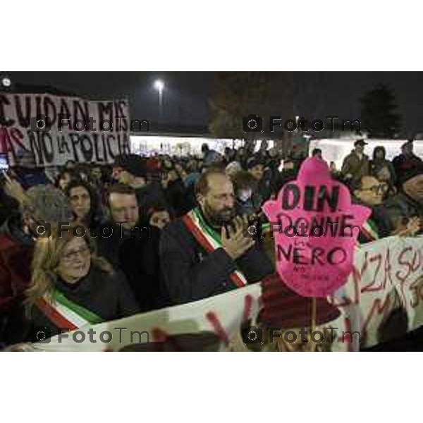 Tiziano Manzoni/LaPresse 25-11- 2024 Bergamo, Italia Cronaca Bergamo giornata contro il la violenza sulle donne sfilata 2024.