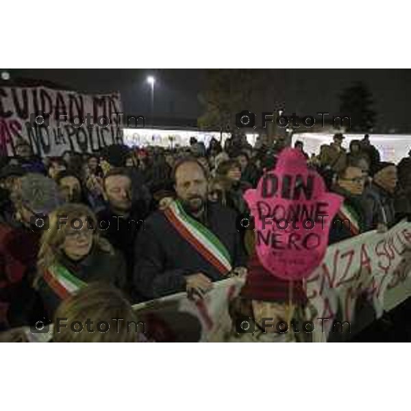 Tiziano Manzoni/LaPresse 25-11- 2024 Bergamo, Italia Cronaca Bergamo giornata contro il la violenza sulle donne sfilata 2024.