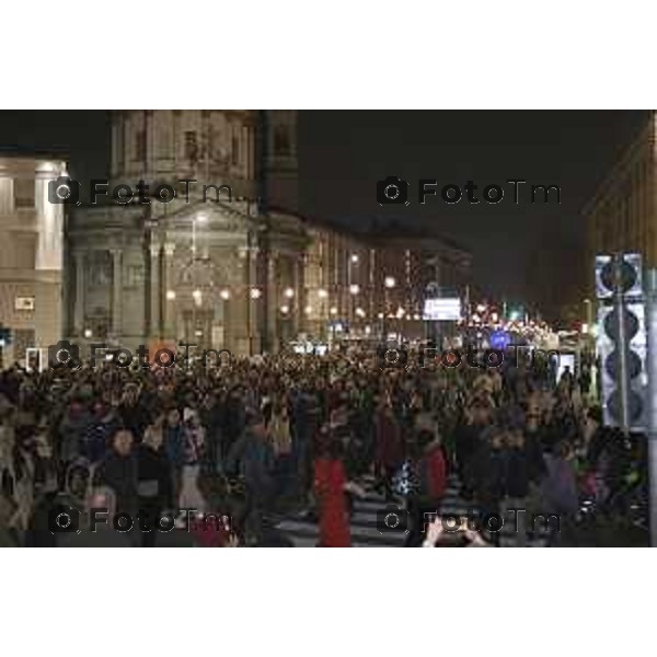 Tiziano Manzoni/LaPresse 25-11- 2024 Bergamo, Italia Cronaca Bergamo giornata contro il la violenza sulle donne sfilata 2024.