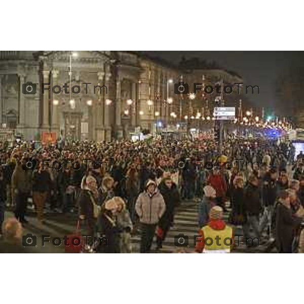 Tiziano Manzoni/LaPresse 25-11- 2024 Bergamo, Italia Cronaca Bergamo giornata contro il la violenza sulle donne sfilata 2024.