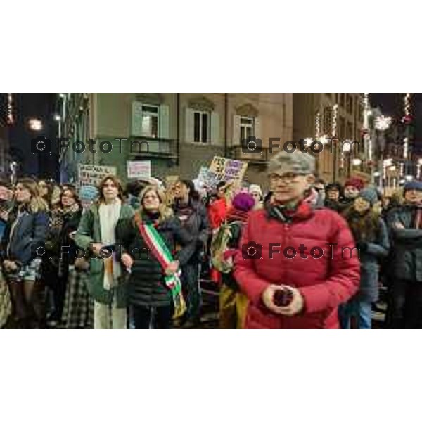 Tiziano Manzoni/LaPresse 25-11- 2024 Bergamo, Italia Cronaca Bergamo giornata contro il la violenza sulle donne sfilata 2024.