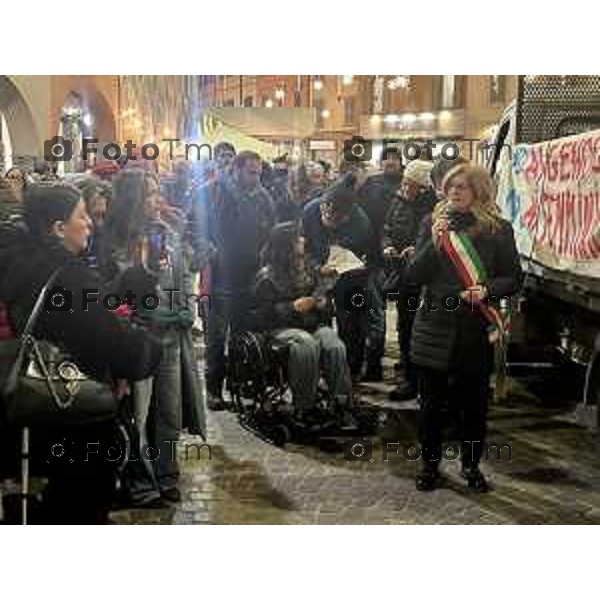 Tiziano Manzoni/LaPresse 25-11- 2024 Bergamo, Italia Cronaca Bergamo giornata contro il la violenza sulle donne sfilata 2024.