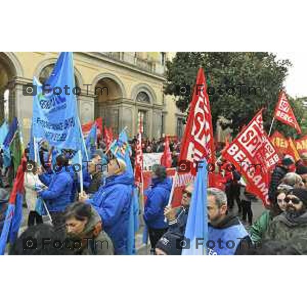 Tiziano Manzoni/LaPresse 29-11- 2024 Bergamo, Italia CronacaBergamo Sciopero generale 29 novembre, si fermano i lavoratori di tutti i settori.