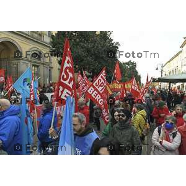 Tiziano Manzoni/LaPresse 29-11- 2024 Bergamo, Italia CronacaBergamo Sciopero generale 29 novembre, si fermano i lavoratori di tutti i settori.