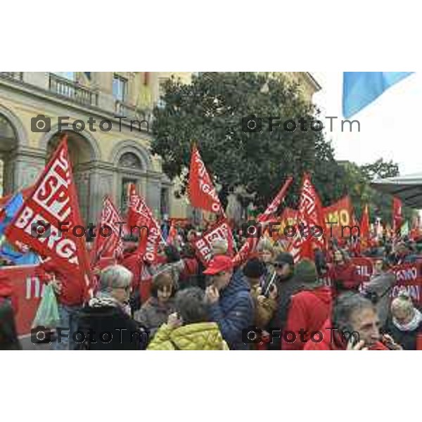 Tiziano Manzoni/LaPresse 29-11- 2024 Bergamo, Italia CronacaBergamo Sciopero generale 29 novembre, si fermano i lavoratori di tutti i settori.