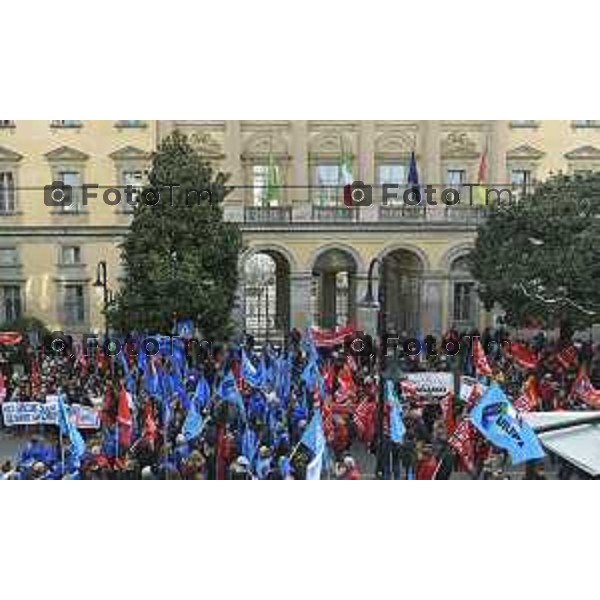 Tiziano Manzoni/LaPresse 29-11- 2024 Bergamo, Italia CronacaBergamo Sciopero generale 29 novembre, si fermano i lavoratori di tutti i settori.