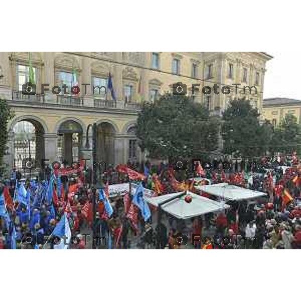 Tiziano Manzoni/LaPresse 29-11- 2024 Bergamo, Italia CronacaBergamo Sciopero generale 29 novembre, si fermano i lavoratori di tutti i settori.