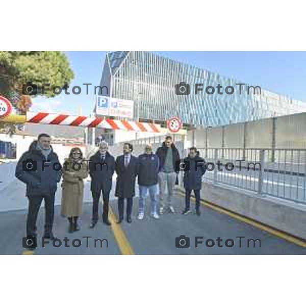 Tiziano Manzoni/LaPresse 6-12- 2024 Bergamo, Italia Cronaca taglio del nastro del nuovo Parcheggio interrato di piazzale Goisis – Curva Sud. Andrea Fabris, Direttore Generale Corporate Atalanta BC Liliana Donato, Direttore Generale ATB Mobilità Marco Berlanda, Assessore alle politiche della mobilità del Comune di Bergamo