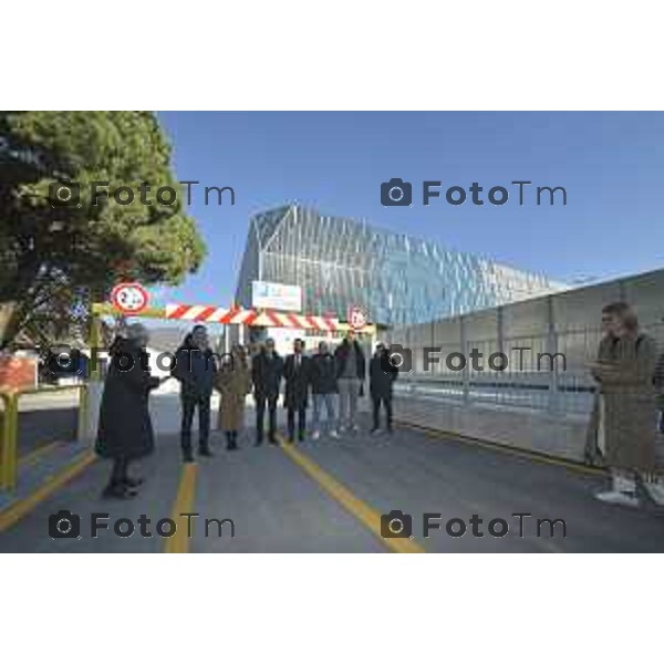 Tiziano Manzoni/LaPresse 6-12- 2024 Bergamo, Italia Cronaca taglio del nastro del nuovo Parcheggio interrato di piazzale Goisis – Curva Sud. Andrea Fabris, Direttore Generale Corporate Atalanta BC Liliana Donato, Direttore Generale ATB Mobilità Marco Berlanda, Assessore alle politiche della mobilità del Comune di Bergamo