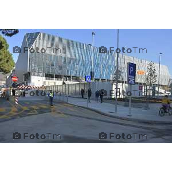 Tiziano Manzoni/LaPresse 6-12- 2024 Bergamo, Italia Cronaca taglio del nastro del nuovo Parcheggio interrato di piazzale Goisis – Curva Sud. Andrea Fabris, Direttore Generale Corporate Atalanta BC Liliana Donato, Direttore Generale ATB Mobilità Marco Berlanda, Assessore alle politiche della mobilità del Comune di Bergamo