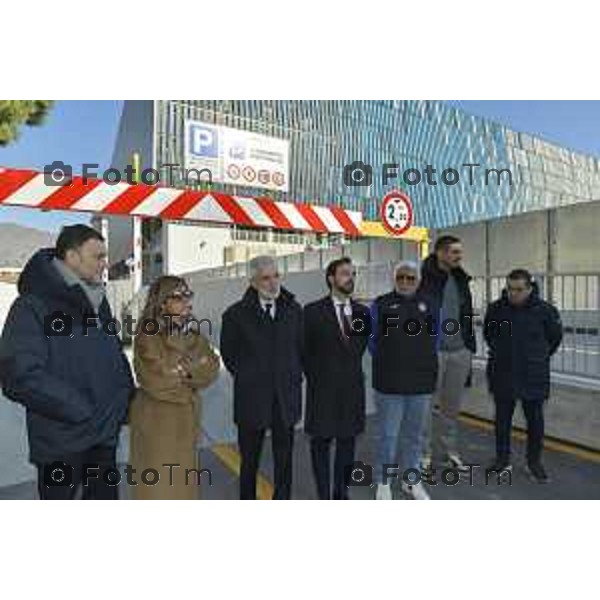 Tiziano Manzoni/LaPresse 6-12- 2024 Bergamo, Italia Cronaca taglio del nastro del nuovo Parcheggio interrato di piazzale Goisis – Curva Sud. Andrea Fabris, Direttore Generale Corporate Atalanta BC Liliana Donato, Direttore Generale ATB Mobilità Marco Berlanda, Assessore alle politiche della mobilità del Comune di Bergamo