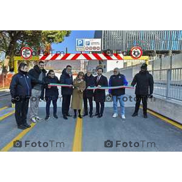 Tiziano Manzoni/ 6-12- 2024 Bergamo, Italia Cronaca taglio del nastro del nuovo Parcheggio interrato di piazzale Goisis – Curva Sud. Andrea Fabris, Direttore Generale Corporate Atalanta BC Liliana Donato, Direttore Generale ATB Mobilità Marco Berlanda, Assessore alle politiche della mobilità del Comune di Bergamo