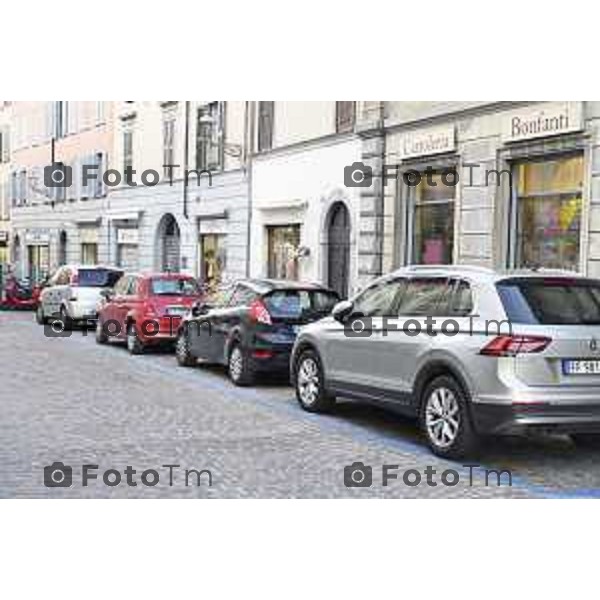 Tiziano Manzoni/LaPresse 30-12- 2024 Bergamo, Italia Cronaca Bergamo Parcheggi strisce Blu via bogo palazzo e Via Sora provincia