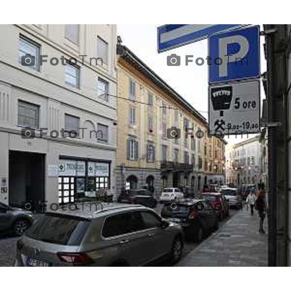 Tiziano Manzoni/LaPresse 30-12- 2024 Bergamo, Italia Cronaca Bergamo Parcheggi strisce Blu via bogo palazzo e Via Sora provincia