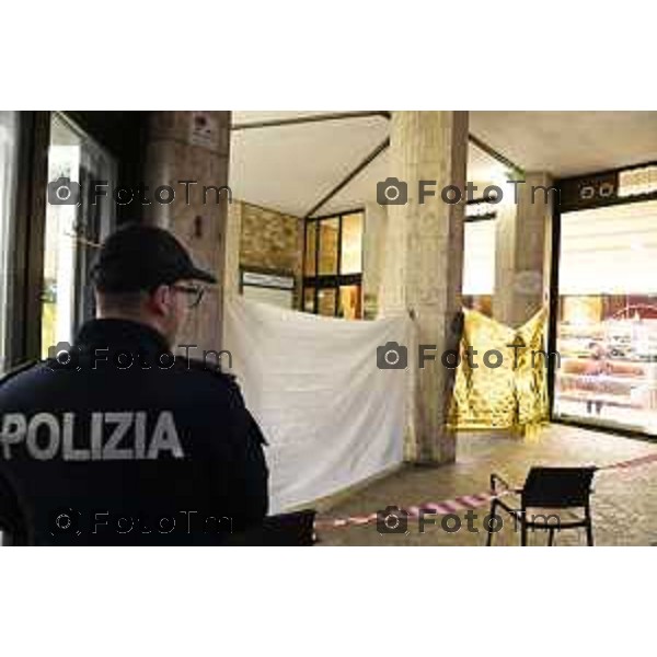 Tiziano Manzoni/LaPresse 3-01- 2025 Bergamo, Italia Cronaca Nera Bergamo Via Tiraboschi omicidio Mamadi Tunkara Addetto sicurezza carrefur accoltellato