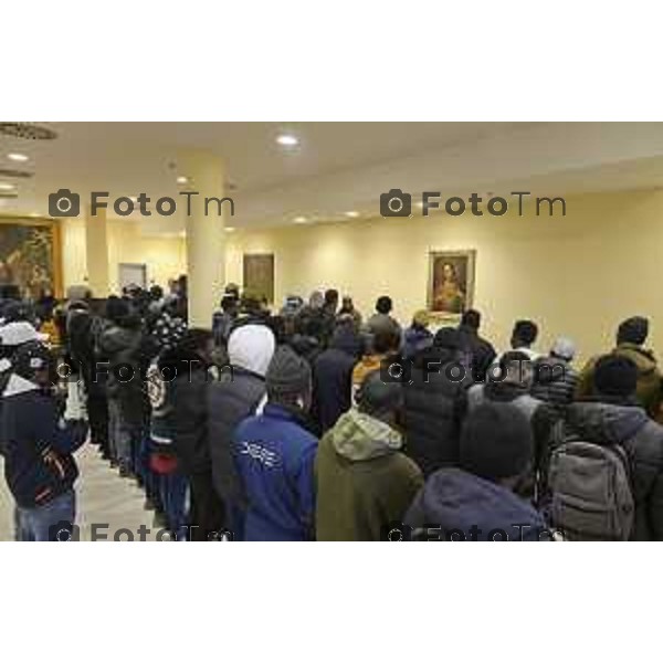 Tiziano Manzoni/LaPresse 9-01- 2025 Bergamo, Italia Cronaca Nera Bergamo omicidio Mamadi Tunkara preghiera in camera mortuaria