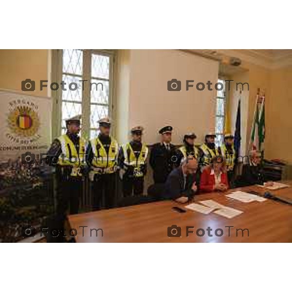 Tiziano Manzoni/LaPresse 24-1- 2025 Italia Cronaca presentazione del nucleo polizia di prossimità appiedato la Sindaca Elena Carnevali, l’assessore alla Sicurezza Giacomo Angeloni con la comandante della Polizia Locale Monica Porta.