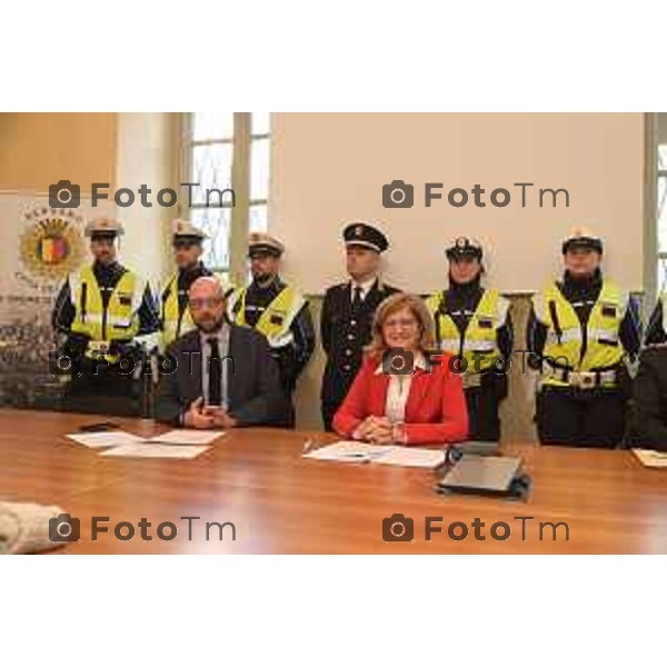 Tiziano Manzoni/LaPresse 24-1- 2025 Italia Cronaca presentazione del nucleo polizia di prossimità appiedato la Sindaca Elena Carnevali, l’assessore alla Sicurezza Giacomo Angeloni con la comandante della Polizia Locale Monica Porta.