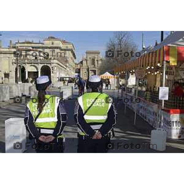 Tiziano Manzoni/LaPresse 24-1- 2025 Italia Cronaca presentazione del nucleo polizia di prossimità appiedato la Sindaca Elena Carnevali, l’assessore alla Sicurezza Giacomo Angeloni con la comandante della Polizia Locale Monica Porta.