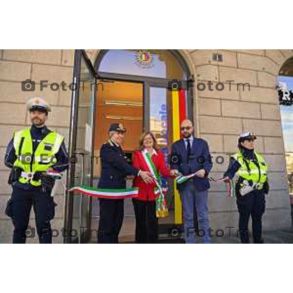 Tiziano Manzoni/LaPresse 24-1- 2025 Italia Cronaca presentazione del nucleo polizia di prossimità appiedato la Sindaca Elena Carnevali, l’assessore alla Sicurezza Giacomo Angeloni con la comandante della Polizia Locale Monica Porta.