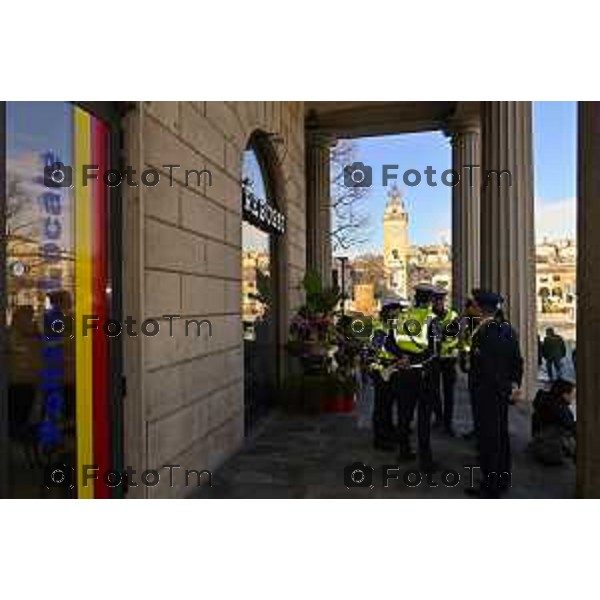 Tiziano Manzoni/LaPresse 24-1- 2025 Italia Cronaca presentazione del nucleo polizia di prossimità appiedato la Sindaca Elena Carnevali, l’assessore alla Sicurezza Giacomo Angeloni con la comandante della Polizia Locale Monica Porta.