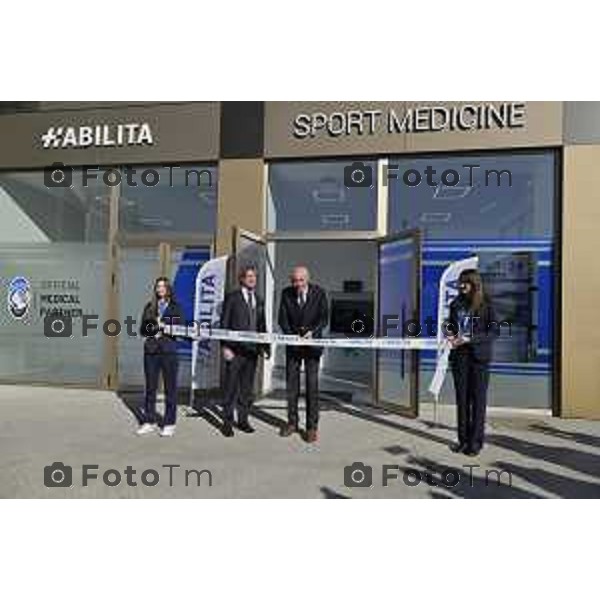 Tiziano Manzoni/LaPresse 24-1- 2025 Italia Cronaca Bergamo inaugurato ufficialmente Habilita Sport Medicine Presidente Dott. Roberto Rusconi e Direttore Generale Andrea Rusconi con gli sportivi De Ron e Dovizioso