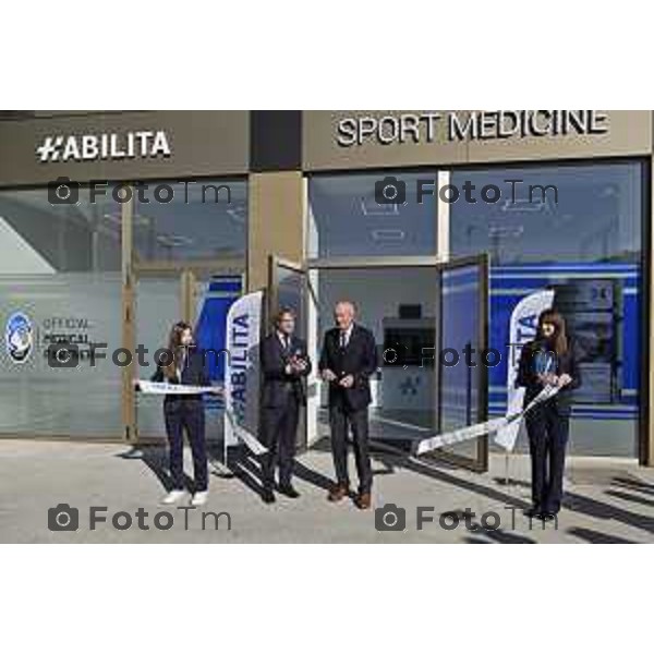 Tiziano Manzoni/LaPresse 24-1- 2025 Italia Cronaca Bergamo inaugurato ufficialmente Habilita Sport Medicine Presidente Dott. Roberto Rusconi e Direttore Generale Andrea Rusconi con gli sportivi De Ron e Dovizioso