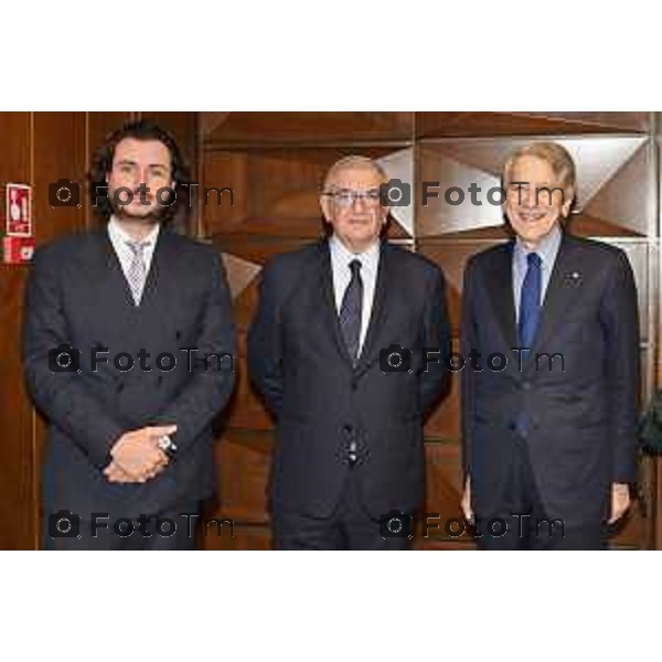 Tiziano Manzoni/LaPresse 25-1- 2025 Italia Cronaca Bergamo convegno Trump e noi – Dialogo sul futuro delle relazioni tra Europa e nuova amministrazione USA On. Tommaso Foti Ministro al centro Sen. Giulio Maria Terzi di Sant\'Agata Presidente della IV Commissione permanente a dx primo da sinistra Andrea Tremaglia