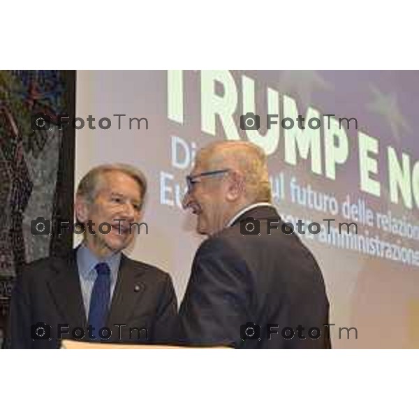 Tiziano Manzoni/LaPresse 25-1- 2025 Italia Cronaca Bergamo convegno Trump e noi – Dialogo sul futuro delle relazioni tra Europa e nuova amministrazione USA On. Tommaso Foti Ministro Sen. Giulio Maria Terzi di Sant\'Agata Presidente della IV Commissione permanente Sen. Gianni Vernetti Simone Zuccarelli Direttore del Programma Transatlantico presso il Comitato Atlantico Italiano,