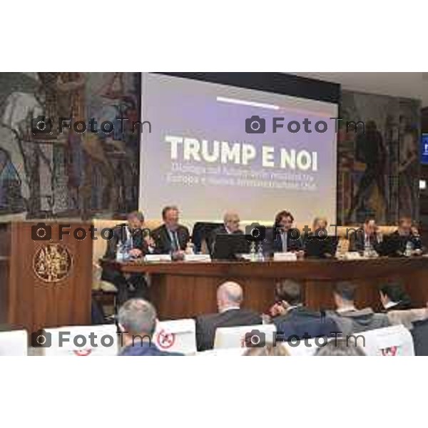 Tiziano Manzoni/LaPresse 25-1- 2025 Italia Cronaca Bergamo convegno Trump e noi – Dialogo sul futuro delle relazioni tra Europa e nuova amministrazione USA On. Tommaso Foti Ministro Sen. Giulio Maria Terzi di Sant\'Agata Presidente della IV Commissione permanente Alessandro Azzoni Vice Direttore Generale degli Affari Politici Emanuele Farruggia Consulente per gli Affari Internazionali Beniamino Irdi Senior Fellow presso lo Scowcroft Cente Fabrizio Luciolli Presidente del Comitato Atlantico Italiano Sen. Gianni Vernetti Simone Zuccarelli Direttore del Programma Transatlantico presso il Comitato Atlantico Italiano,