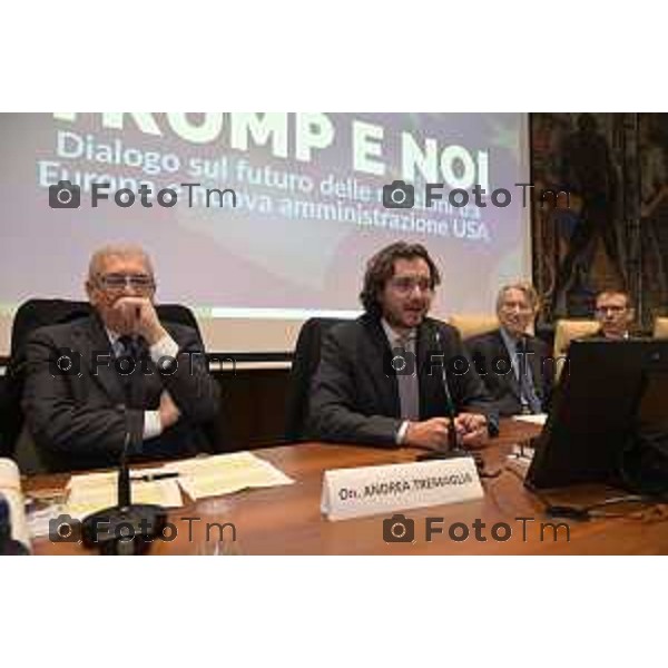 Tiziano Manzoni/LaPresse 25-1- 2025 Italia Cronaca Bergamo convegno Trump e noi – Dialogo sul futuro delle relazioni tra Europa e nuova amministrazione USA On. Tommaso Foti Ministro Sen. Giulio Maria Terzi di Sant\'Agata Presidente della IV Commissione permanente Alessandro Azzoni Vice Direttore Generale degli Affari Politici Emanuele Farruggia Consulente per gli Affari Internazionali Beniamino Irdi Senior Fellow presso lo Scowcroft Cente Fabrizio Luciolli Presidente del Comitato Atlantico Italiano Sen. Gianni Vernetti Simone Zuccarelli Direttore del Programma Transatlantico presso il Comitato Atlantico Italiano,