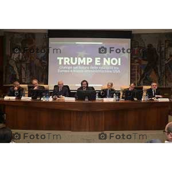 Tiziano Manzoni/LaPresse 25-1- 2025 Italia Cronaca Bergamo convegno Trump e noi – Dialogo sul futuro delle relazioni tra Europa e nuova amministrazione USA On. Tommaso Foti Ministro Sen. Giulio Maria Terzi di Sant\'Agata Presidente della IV Commissione permanente Alessandro Azzoni Vice Direttore Generale degli Affari Politici Emanuele Farruggia Consulente per gli Affari Internazionali Beniamino Irdi Senior Fellow presso lo Scowcroft Cente Fabrizio Luciolli Presidente del Comitato Atlantico Italiano Sen. Gianni Vernetti Simone Zuccarelli Direttore del Programma Transatlantico presso il Comitato Atlantico Italiano,