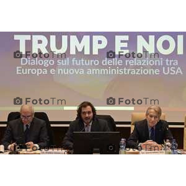 Tiziano Manzoni/LaPresse 25-1- 2025 Italia Cronaca Bergamo convegno Trump e noi – Dialogo sul futuro delle relazioni tra Europa e nuova amministrazione USA On. Tommaso Foti Ministro Sen. Giulio Maria Terzi di Sant\'Agata Presidente della IV Commissione permanente Alessandro Azzoni Vice Direttore Generale degli Affari Politici Emanuele Farruggia Consulente per gli Affari Internazionali Beniamino Irdi Senior Fellow presso lo Scowcroft Cente Fabrizio Luciolli Presidente del Comitato Atlantico Italiano Sen. Gianni Vernetti Simone Zuccarelli Direttore del Programma Transatlantico presso il Comitato Atlantico Italiano,