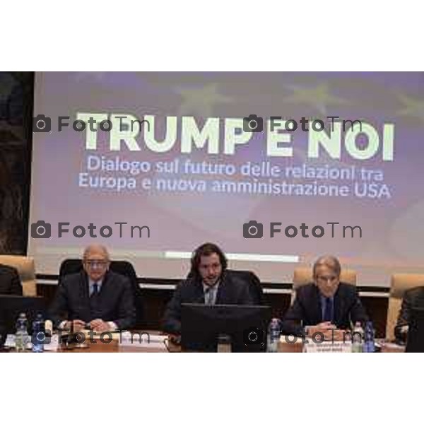 Tiziano Manzoni/LaPresse 25-1- 2025 Italia Cronaca Bergamo convegno Trump e noi – Dialogo sul futuro delle relazioni tra Europa e nuova amministrazione USA On. Tommaso Foti Ministro Sen. Giulio Maria Terzi di Sant\'Agata Presidente della IV Commissione permanente Alessandro Azzoni Vice Direttore Generale degli Affari Politici Emanuele Farruggia Consulente per gli Affari Internazionali Beniamino Irdi Senior Fellow presso lo Scowcroft Cente Fabrizio Luciolli Presidente del Comitato Atlantico Italiano Sen. Gianni Vernetti Simone Zuccarelli Direttore del Programma Transatlantico presso il Comitato Atlantico Italiano,