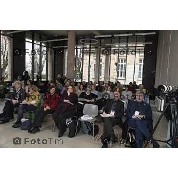 Tiziano Manzoni/LaPresse 1-2- 2025 Italia Cronaca Bergamo convegno Bibblioteca Tiraboschi ruocolo comunitario intervento di Elisabetta Sciarra moderato da Belotti Massimo sul palco