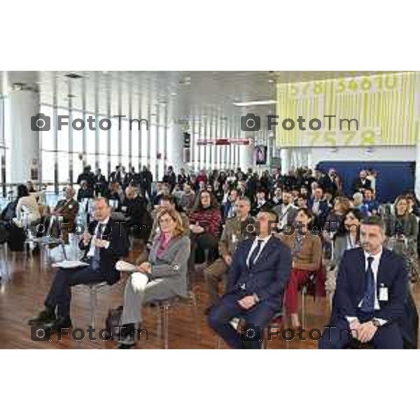 Tiziano Manzoni/LaPresse 05-2- 2025 Italia Cronaca o SACBO, “Bergamo e il suo aeroporto: i progetti per volare nel futuro”, in occasione dell’evento nazionale AIRPORT DAY promosso da Assaeroporti. Bergamo, Elena Carnevali, del vicepresidente della Provincia di Bergamo, Umberto Valois, e l’intervento introduttivo del presidente di SACBO, Giovanni Sanga.