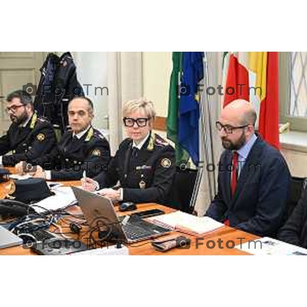 Tiziano Manzoni/LaPresse 7-1 2025 Italia Cronaca Bergamo conferenza stampa dati polizia locale 2024 assessore alla Sicurezza Giacomo Angeloni, il vicesindaco e già assessore alla Sicurezza Sergio Gandi, la comandante della Polizia Locale Monica Porta con i coordinatori dei diversi Servizi.