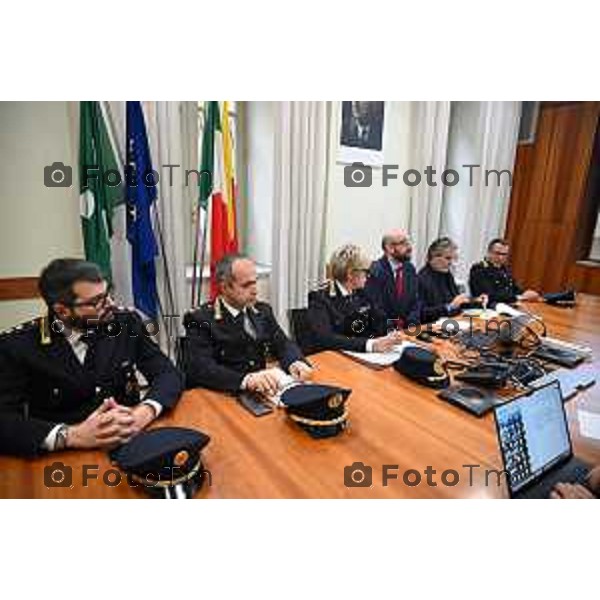 Tiziano Manzoni/LaPresse 7-1 2025 Italia Cronaca Bergamo conferenza stampa dati polizia locale 2024 assessore alla Sicurezza Giacomo Angeloni, il vicesindaco e già assessore alla Sicurezza Sergio Gandi, la comandante della Polizia Locale Monica Porta con i coordinatori dei diversi Servizi.