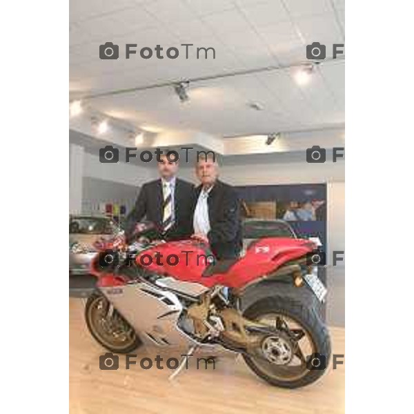 Tiziano Manzoni/LaPresse 28/09/2002 Italia Cronaca Bergamo Presentazione MV AGUSTA F4 1000 AGO Modello dedicato al pilota Giacomo Agostini dopo 15 titoli del mondo, 10 Tourist Trophy e oltre 250 gran premia