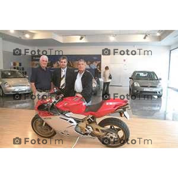 Tiziano Manzoni/LaPresse 28/09/2002 Italia Cronaca Bergamo Presentazione MV AGUSTA F4 1000 AGO Modello dedicato al pilota Giacomo Agostini dopo 15 titoli del mondo, 10 Tourist Trophy e oltre 250 gran premia