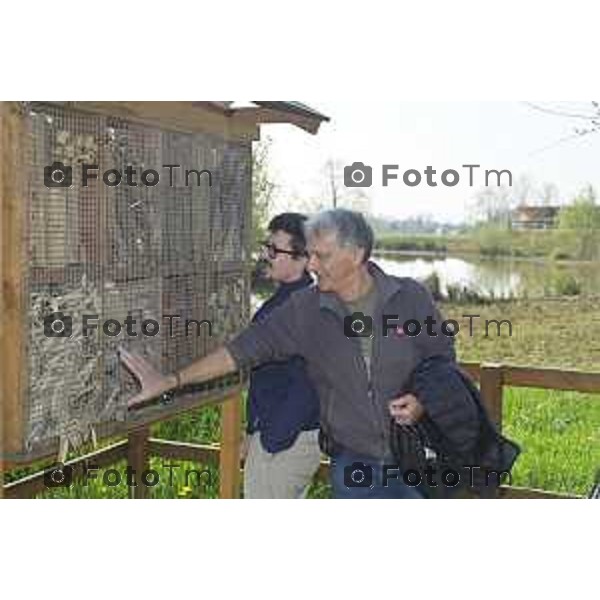 Tiziano Manzoni/LaPresse 5-4- 2025 Italia Cronaca Bergamo l\'avvio dell’apertura della roggia Morlana per il riempimento dell\'area umida di Grumello al Piano.con l\'assessore Oriana Ruzzini, il biologo Alessandro Mazzoleni consulente studio Gerundo con il progettista Paolo Pelliccioli e l\'impresa Bargiggia che ha realizzato il lavoro.