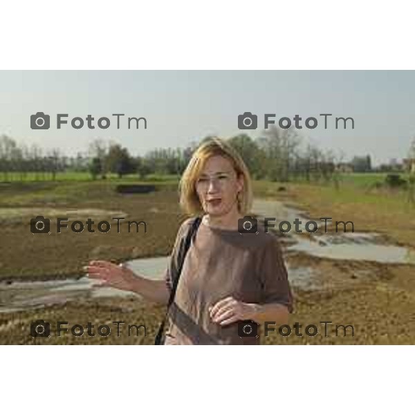 Tiziano Manzoni/LaPresse 5-4- 2025 Italia Cronaca Bergamo l\'avvio dell’apertura della roggia Morlana per il riempimento dell\'area umida di Grumello al Piano.con l\'assessore Oriana Ruzzini, il biologo Alessandro Mazzoleni consulente studio Gerundo con il progettista Paolo Pelliccioli e l\'impresa Bargiggia che ha realizzato il lavoro.
