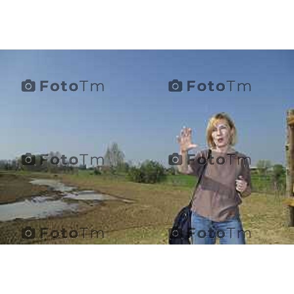 Tiziano Manzoni/LaPresse 5-4- 2025 Italia Cronaca Bergamo l\'avvio dell’apertura della roggia Morlana per il riempimento dell\'area umida di Grumello al Piano.con l\'assessore Oriana Ruzzini, il biologo Alessandro Mazzoleni consulente studio Gerundo con il progettista Paolo Pelliccioli e l\'impresa Bargiggia che ha realizzato il lavoro.