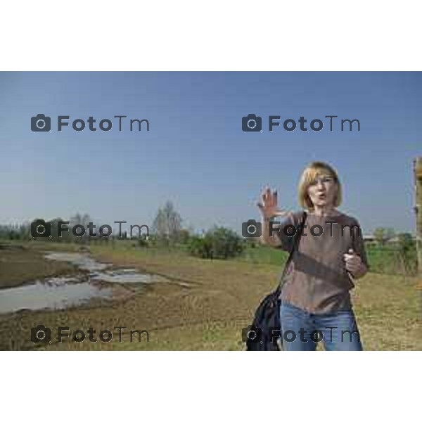 Tiziano Manzoni/LaPresse 5-4- 2025 Italia Cronaca Bergamo l\'avvio dell’apertura della roggia Morlana per il riempimento dell\'area umida di Grumello al Piano.con l\'assessore Oriana Ruzzini, il biologo Alessandro Mazzoleni consulente studio Gerundo con il progettista Paolo Pelliccioli e l\'impresa Bargiggia che ha realizzato il lavoro.