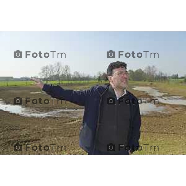 Tiziano Manzoni/LaPresse 5-4- 2025 Italia Cronaca Bergamo l\'avvio dell’apertura della roggia Morlana per il riempimento dell\'area umida di Grumello al Piano.con l\'assessore Oriana Ruzzini, il biologo Alessandro Mazzoleni consulente studio Gerundo con il progettista Paolo Pelliccioli e l\'impresa Bargiggia che ha realizzato il lavoro.